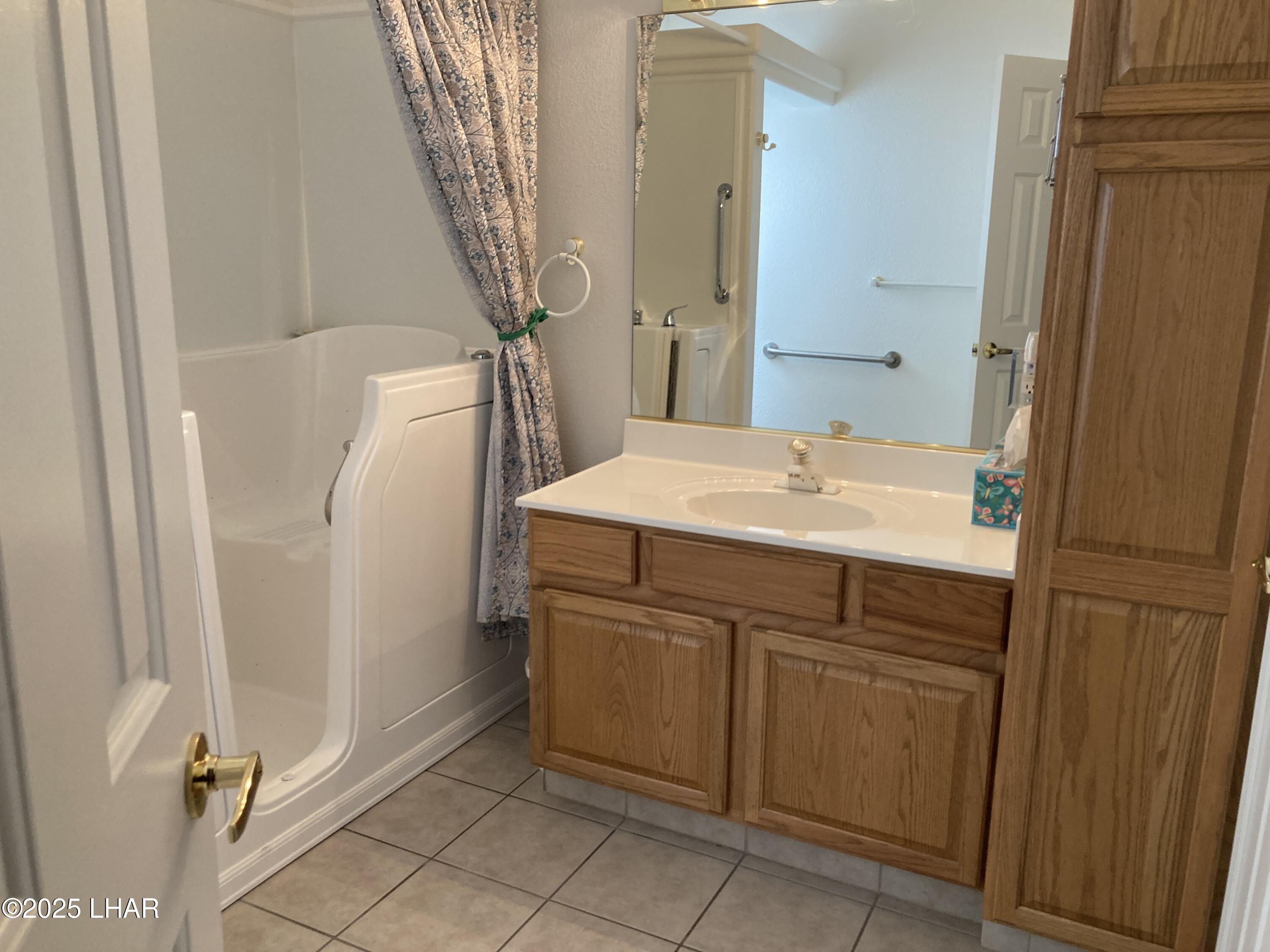 Lake Havasu City, Arizona, 86404, United States, 3 Bedrooms Bedrooms, ,3 BathroomsBathrooms,Residential,For Sale,1949772
