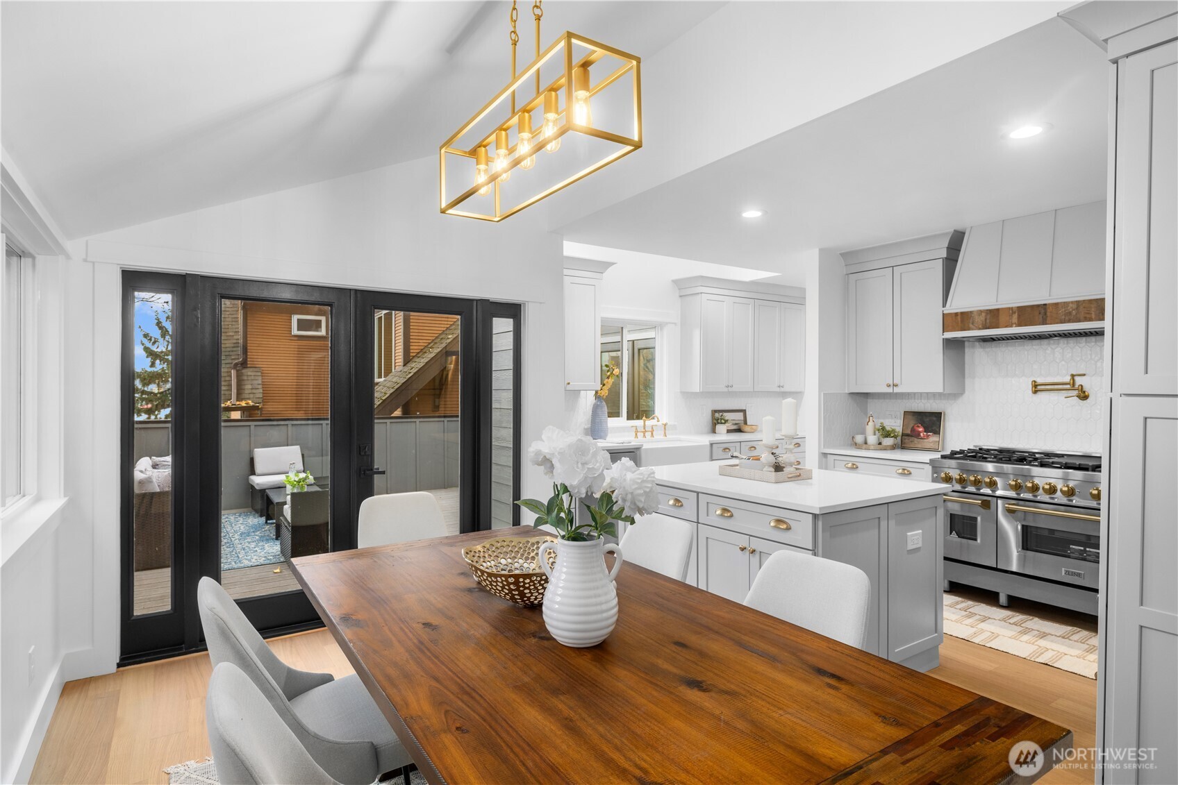 Seattle, Washington, 98109, United States, 3 Bedrooms Bedrooms, ,1 BathroomBathrooms,Residential,For Sale,1999766