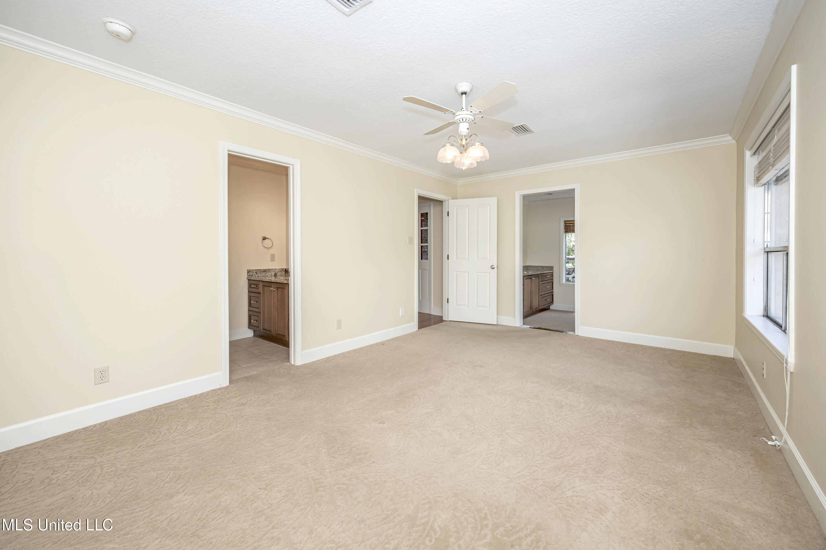 Ocean Springs, Mississippi, 39564, United States, 3 Bedrooms Bedrooms, ,3 BathroomsBathrooms,Residential,For Sale,1903607