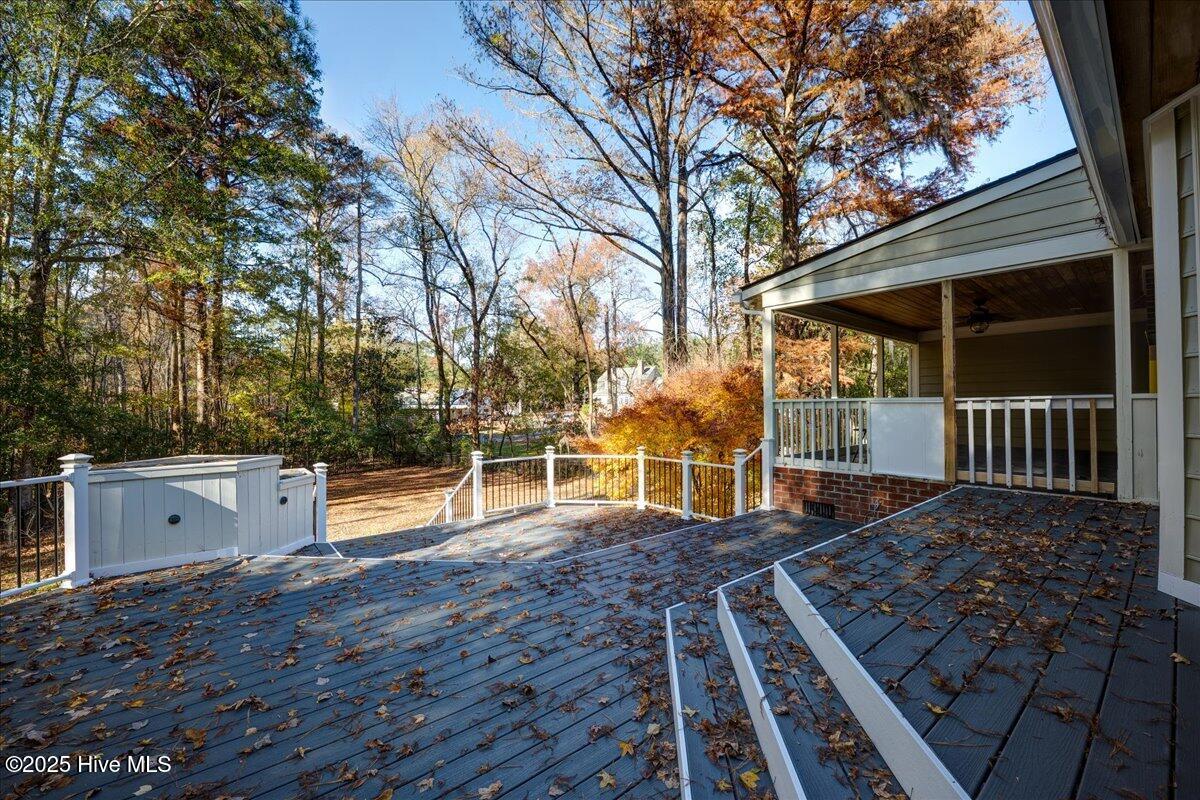 Trent Woods, North Carolina, 28562, United States, 4 Bedrooms Bedrooms, ,3 BathroomsBathrooms,Residential,For Sale,1997785