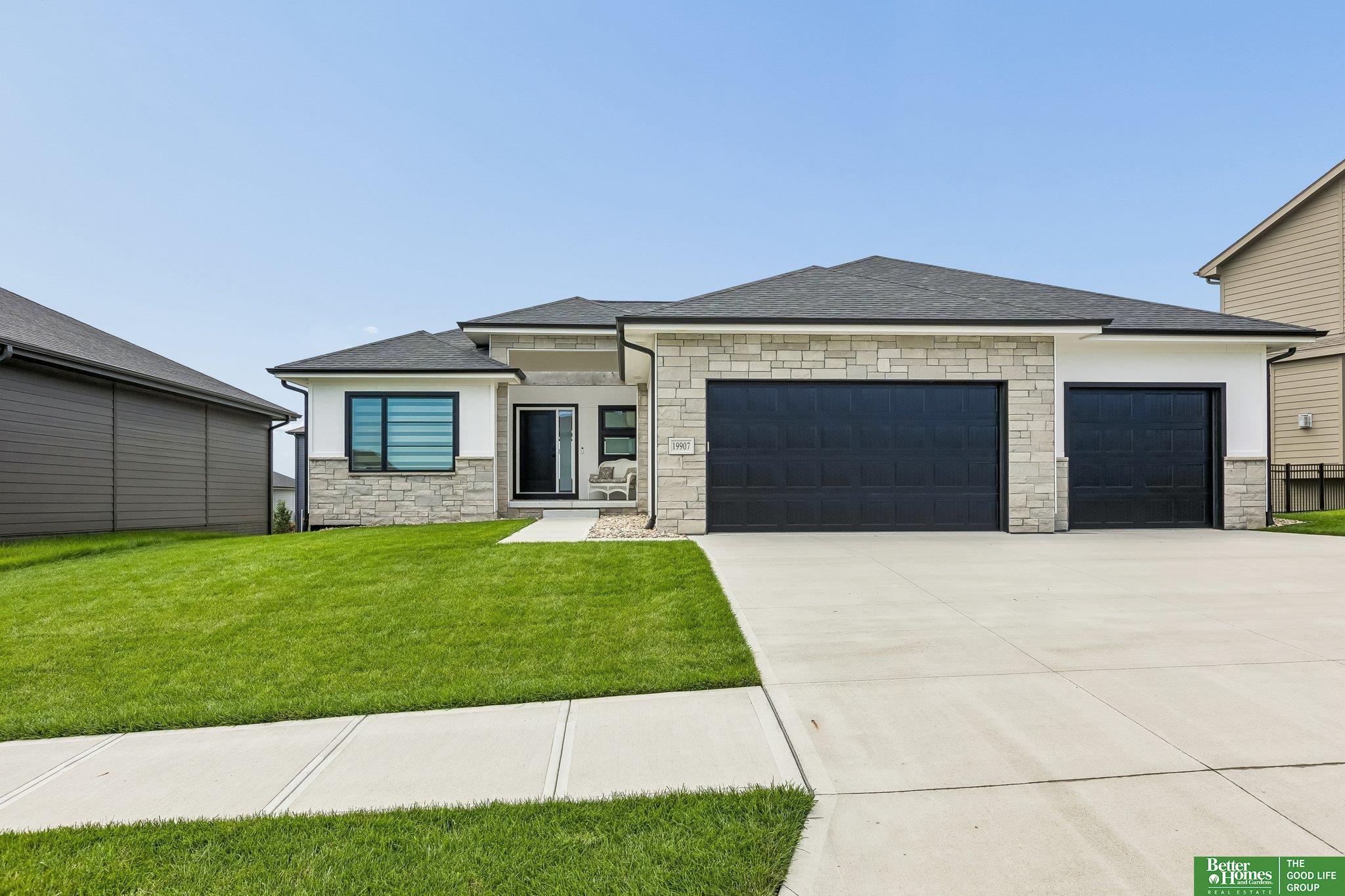 Cottonwood St, Gretna, NE 68028