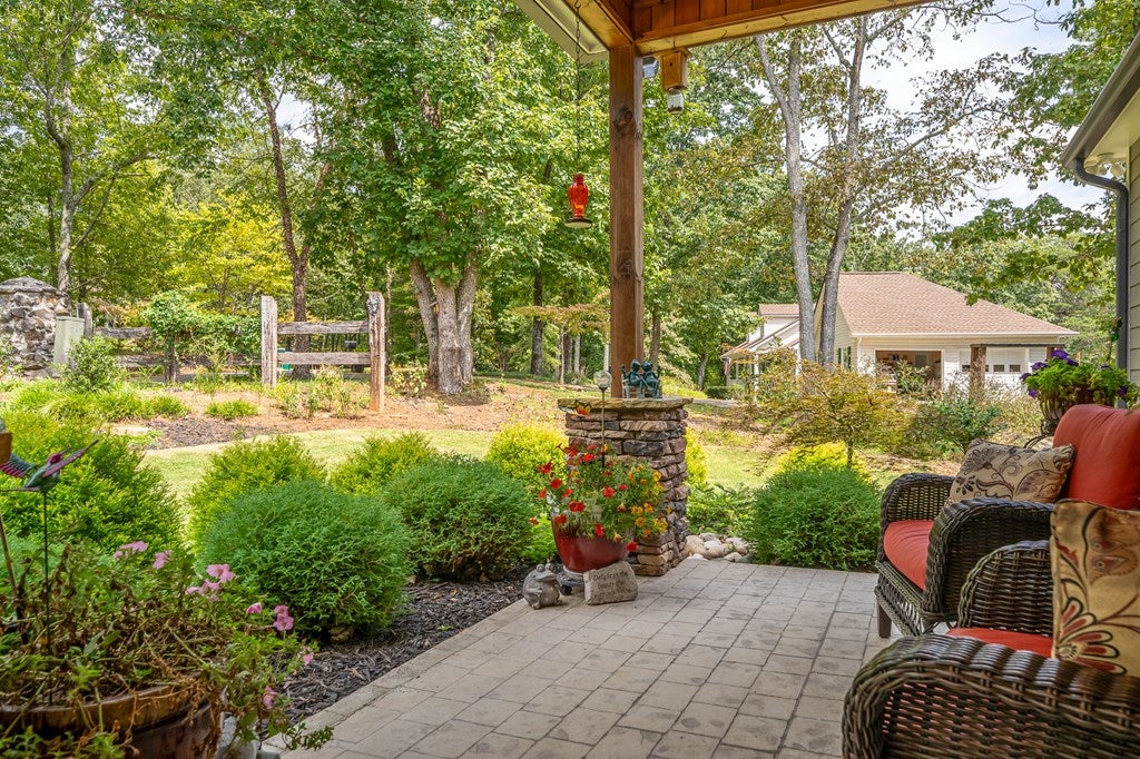 Talking Rock, Georgia, 30175, United States, 3 Bedrooms Bedrooms, ,2 BathroomsBathrooms,Residential,For Sale,1972069