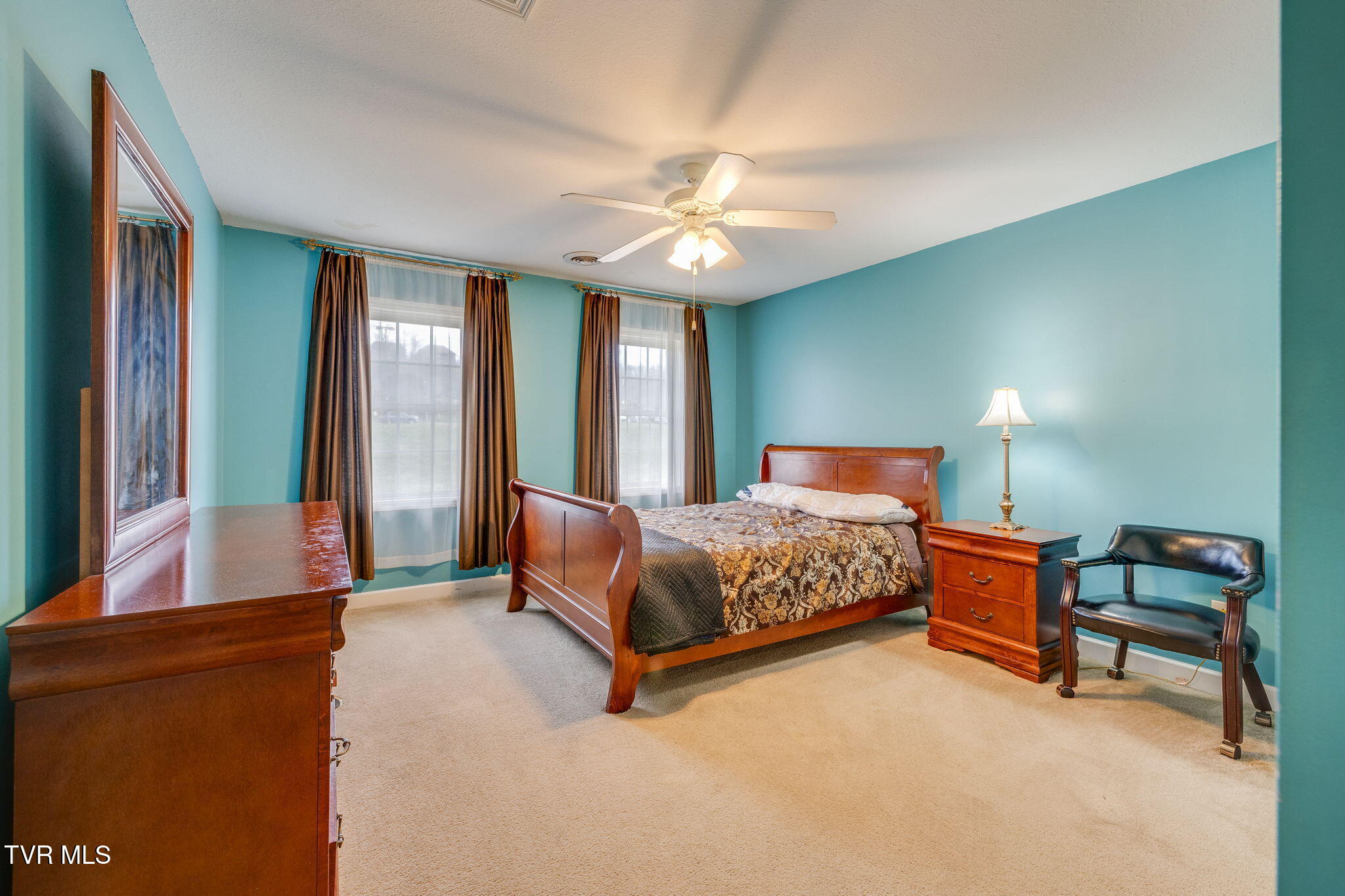 Johnson City, Tennessee, 37601, United States, 5 Bedrooms Bedrooms, ,4 BathroomsBathrooms,Residential,For Sale,2049001
