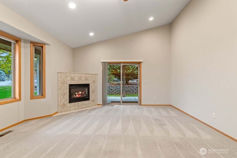 Wenatchee, Washington, 98801, United States, 3 Bedrooms Bedrooms, ,1 BathroomBathrooms,Residential,For Sale,1989040