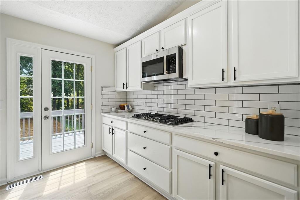 Cumming, Georgia, 30040, United States, 4 Bedrooms Bedrooms, ,3 BathroomsBathrooms,Residential,For Sale,1925510