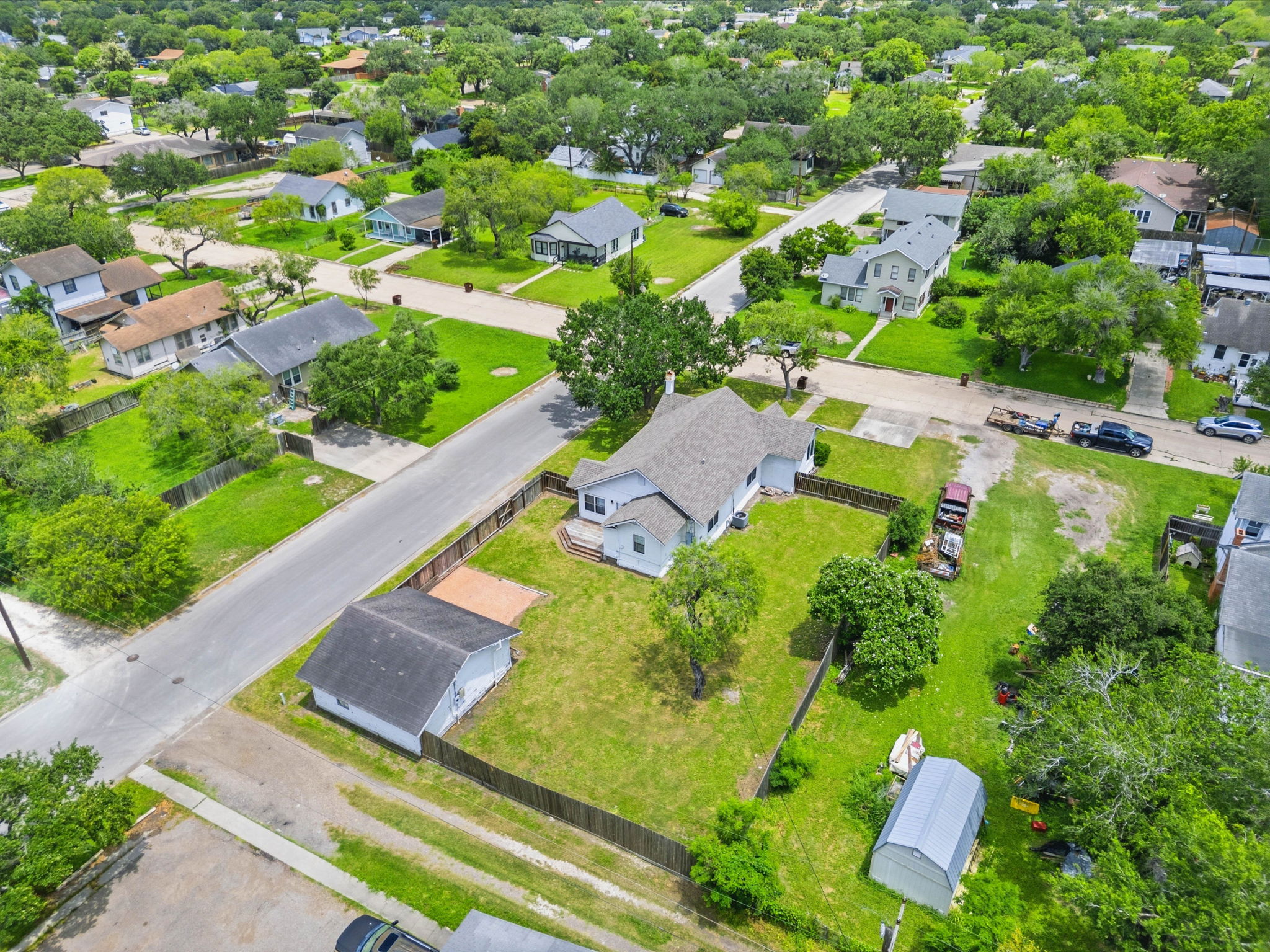  Corner Lot Living In Kingsville - 物件實景
