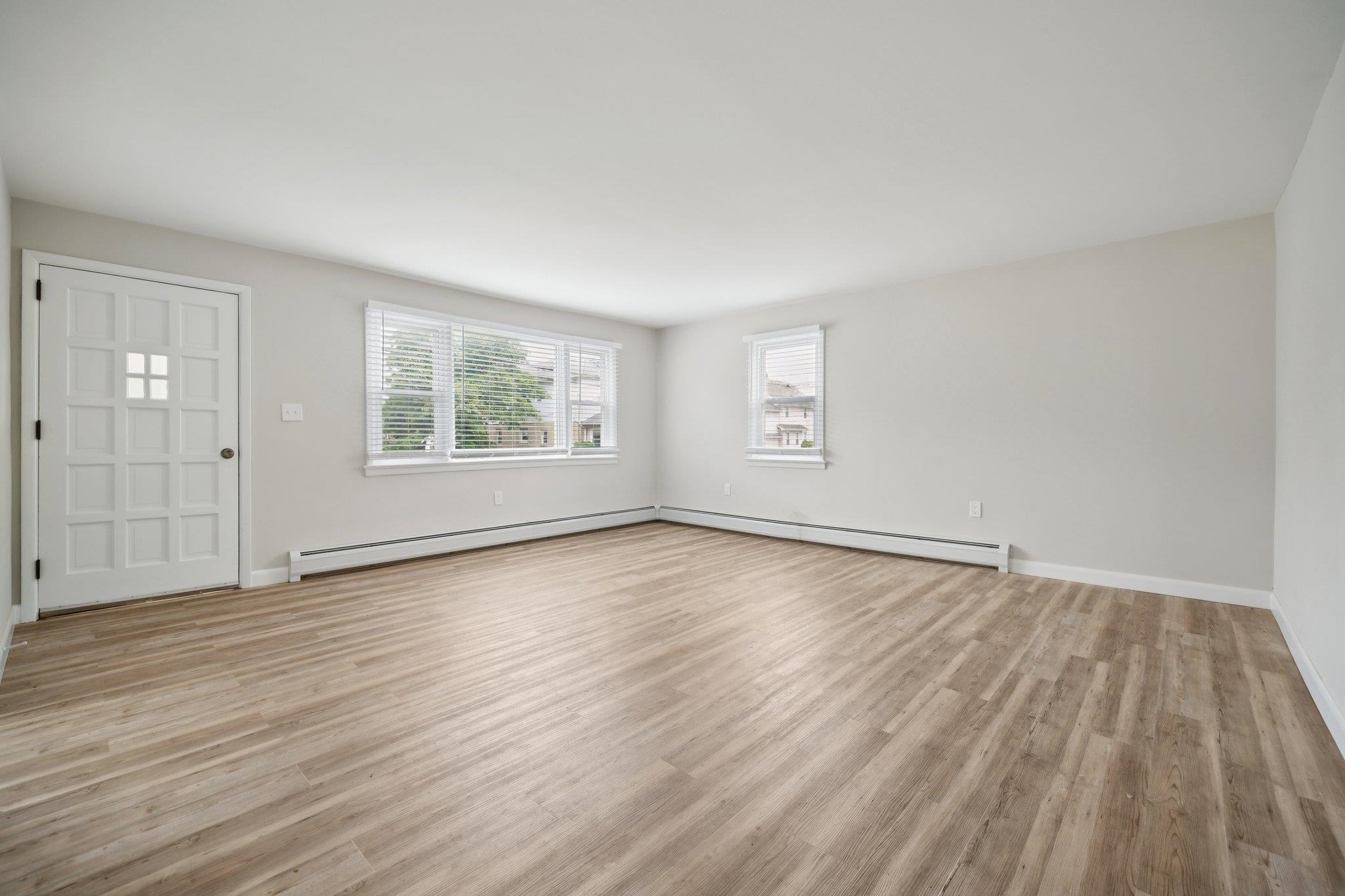 South Hackensack, New Jersey, 07606, United States, 4 Bedrooms Bedrooms, ,2 BathroomsBathrooms,Residential,For Sale,1978982