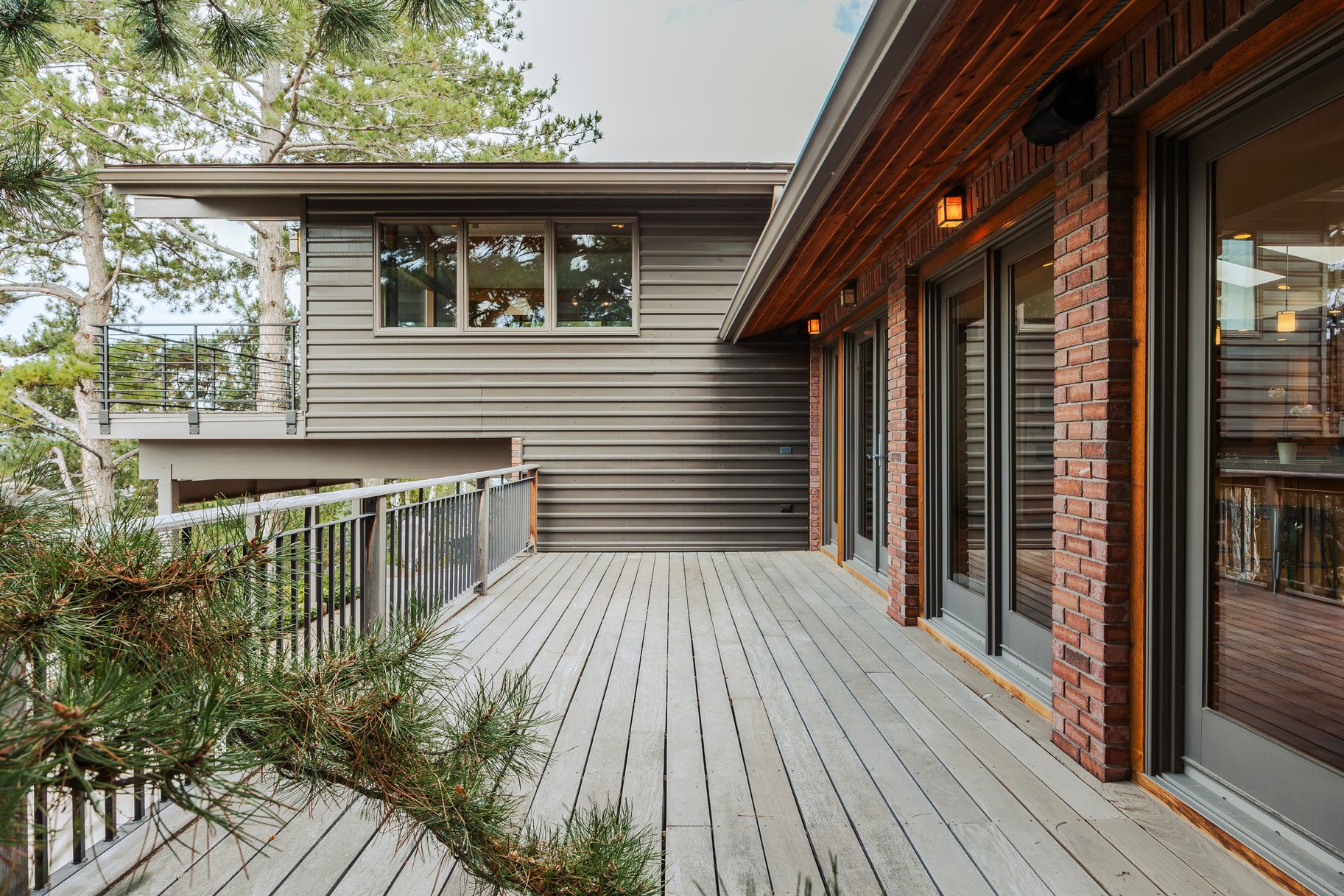  In the Tree Midcentury Modern Backing up to Shoreline Trail - 物件實景