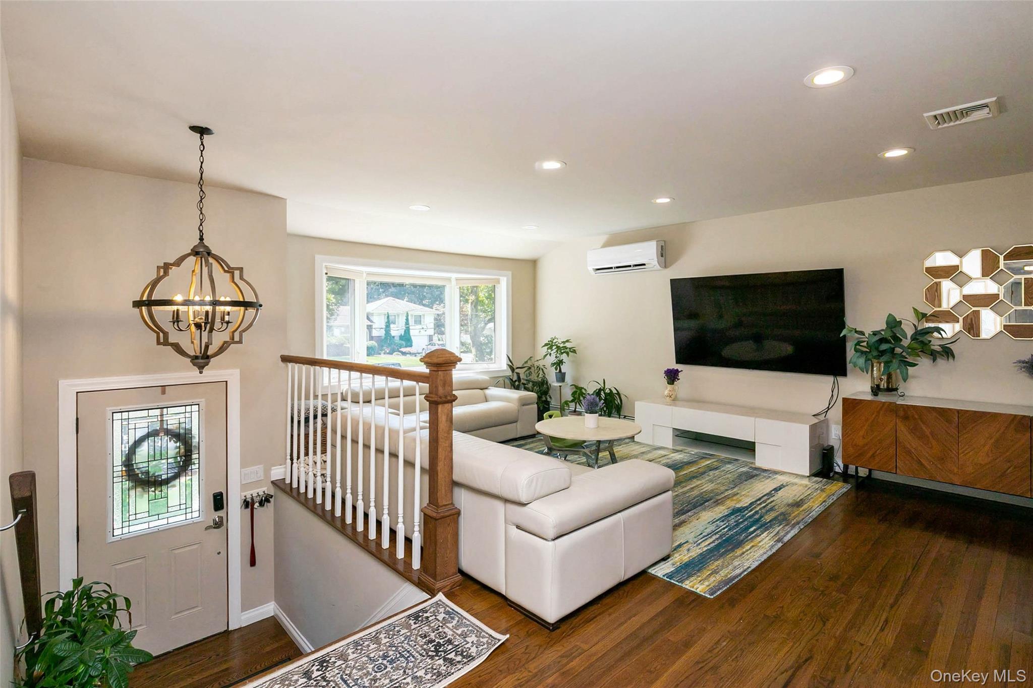 Commack, New York, 11725, United States, 6 Bedrooms Bedrooms, ,3 BathroomsBathrooms,Residential,For Sale,1917950