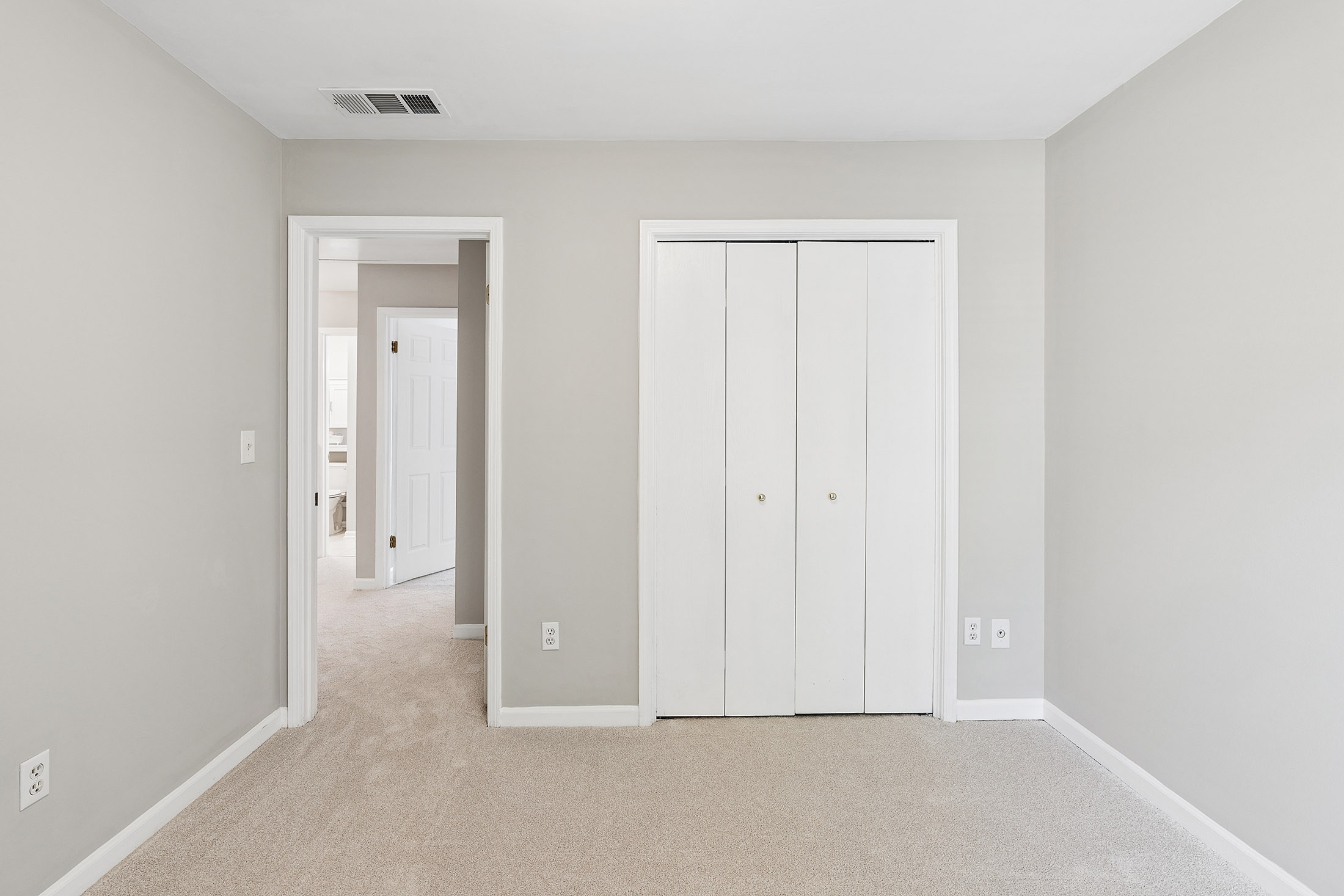 Beautifully Updated Fee Simple Townhome in an Exceptional Brookhaven Location - 物件實景