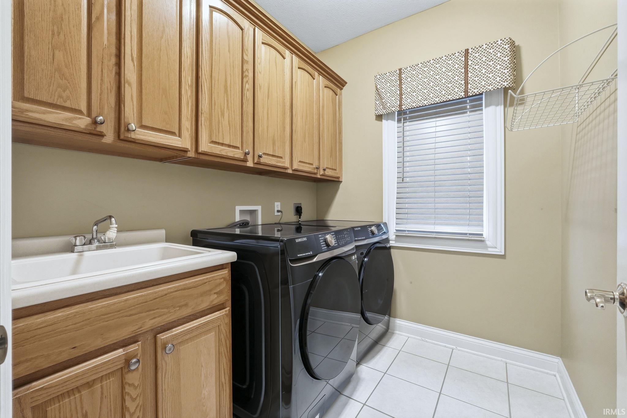 Fort Wayne, Indiana, 46814, United States, 4 Bedrooms Bedrooms, ,5 BathroomsBathrooms,Residential,For Sale,2001824