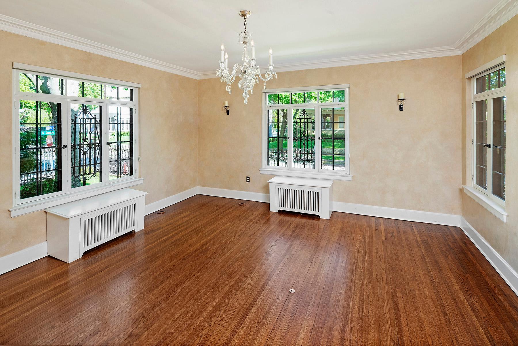Minneapolis, Minnesota, 55403, United States, 3 Bedrooms Bedrooms, ,2 BathroomsBathrooms,Residential,For Sale,1714237