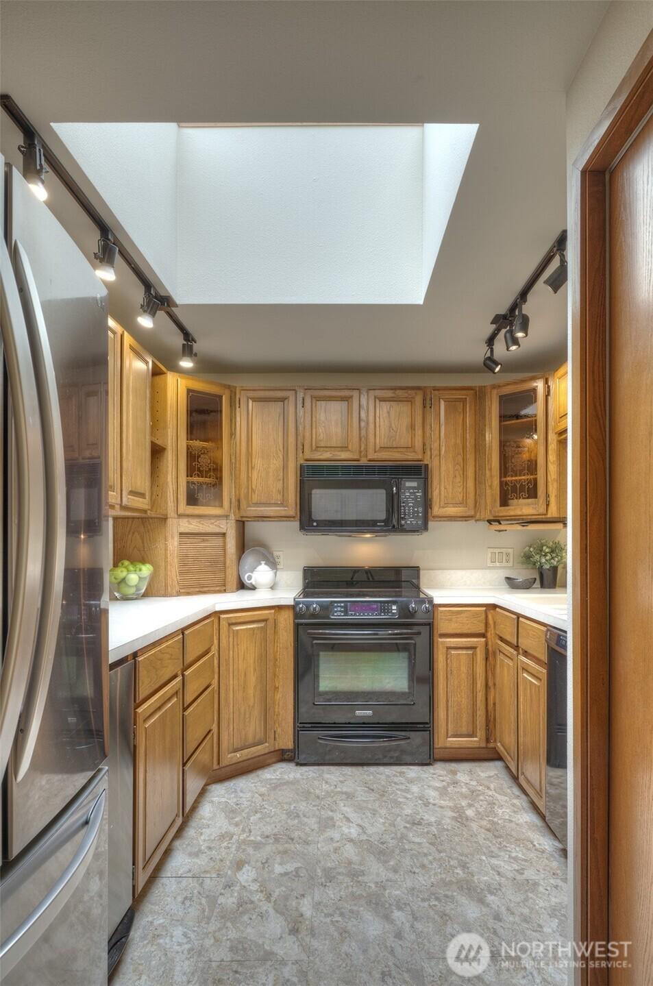 SEATTLE, Washington, 98103, United States, 2 Bedrooms Bedrooms, ,2 BathroomsBathrooms,Residential,For Sale,1794014