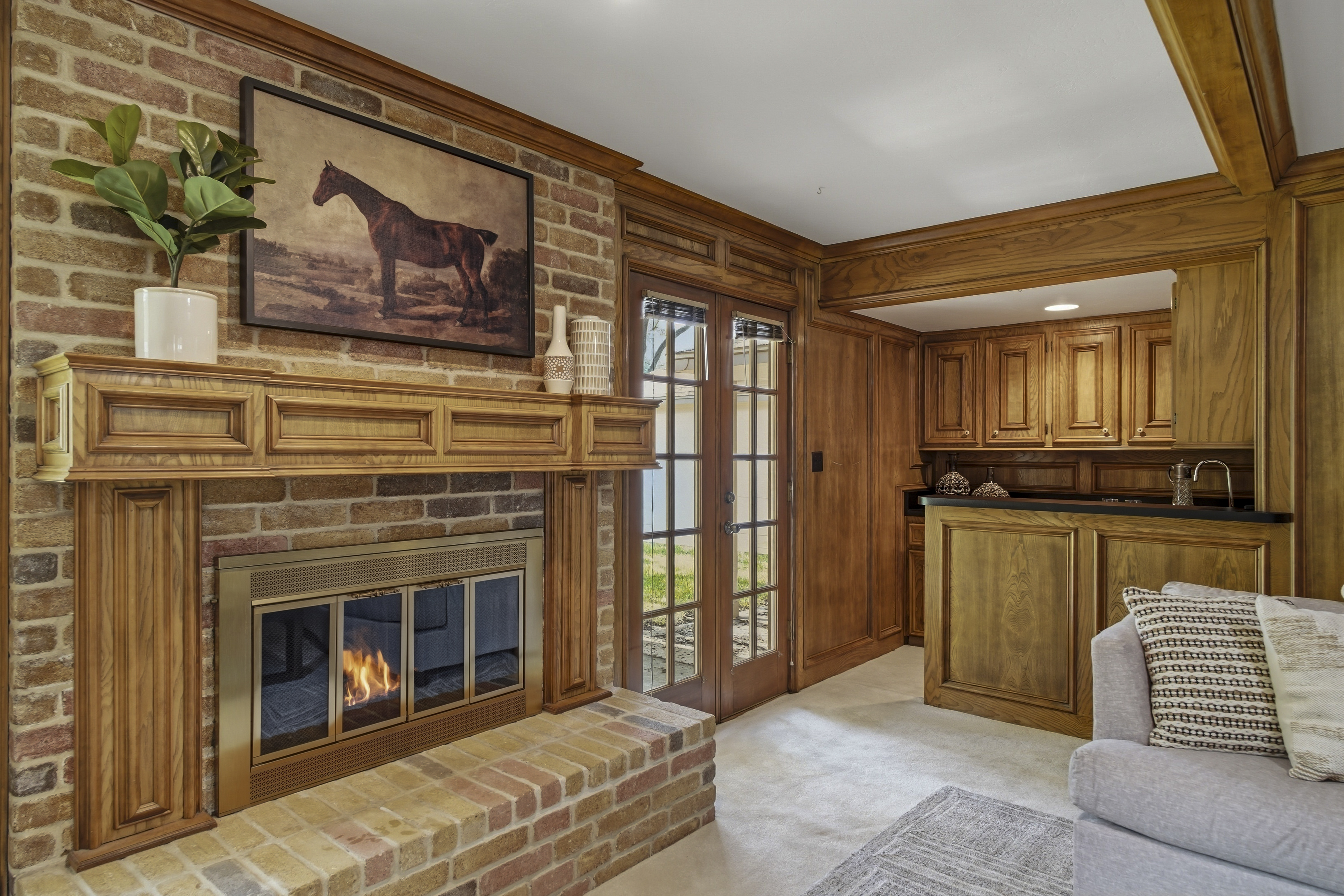  Custom Home with Private Backyard Oasis - 物件實景