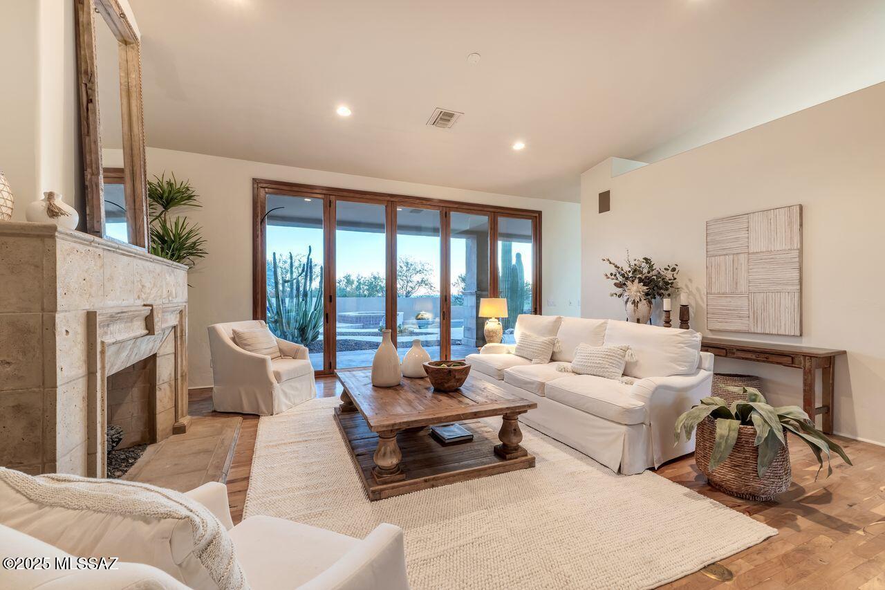 Tucson, Arizona, 85718, United States, 3 Bedrooms Bedrooms, ,4 BathroomsBathrooms,Residential,For Sale,1987862