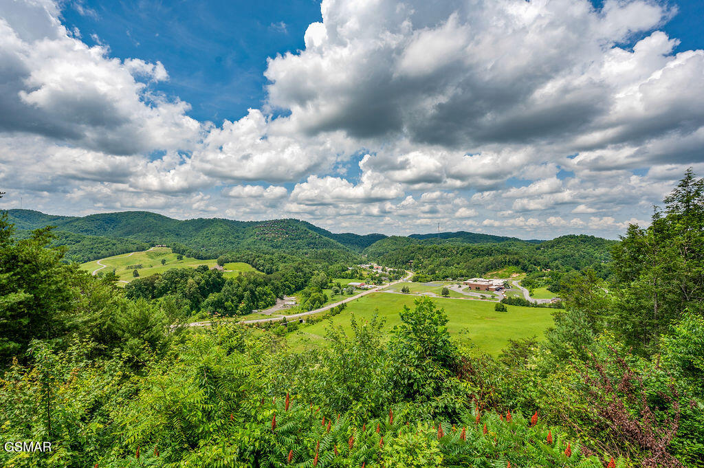 Sevierville, Tennessee, 37876, United States, 4 Bedrooms Bedrooms, ,6 BathroomsBathrooms,Residential,For Sale,2008845