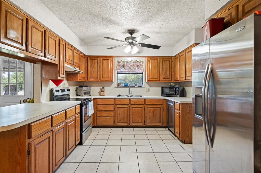 Whitney, Texas, 76692, United States, 4 Bedrooms Bedrooms, ,3 BathroomsBathrooms,Residential,For Sale,1890428