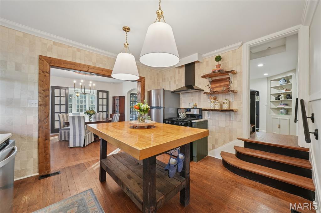 Kirkwood, Missouri, 63122, United States, 3 Bedrooms Bedrooms, ,4 BathroomsBathrooms,Residential,For Sale,2002227