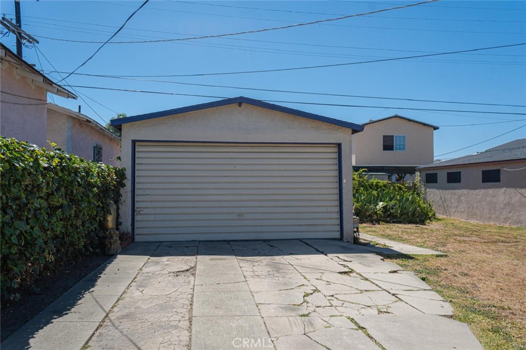 Los Angeles, California, 90043, United States, 2 Bedrooms Bedrooms, ,1 BathroomBathrooms,Residential,For Sale,1905561