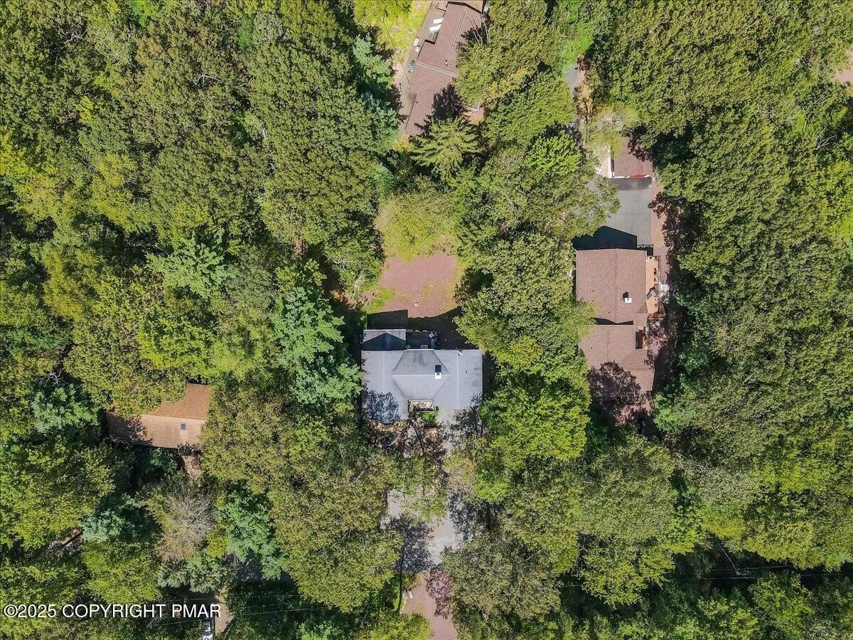 Lake Harmony, Pennsylvania, 18624, United States, 8 Bedrooms Bedrooms, ,4 BathroomsBathrooms,Residential,For Sale,1914089
