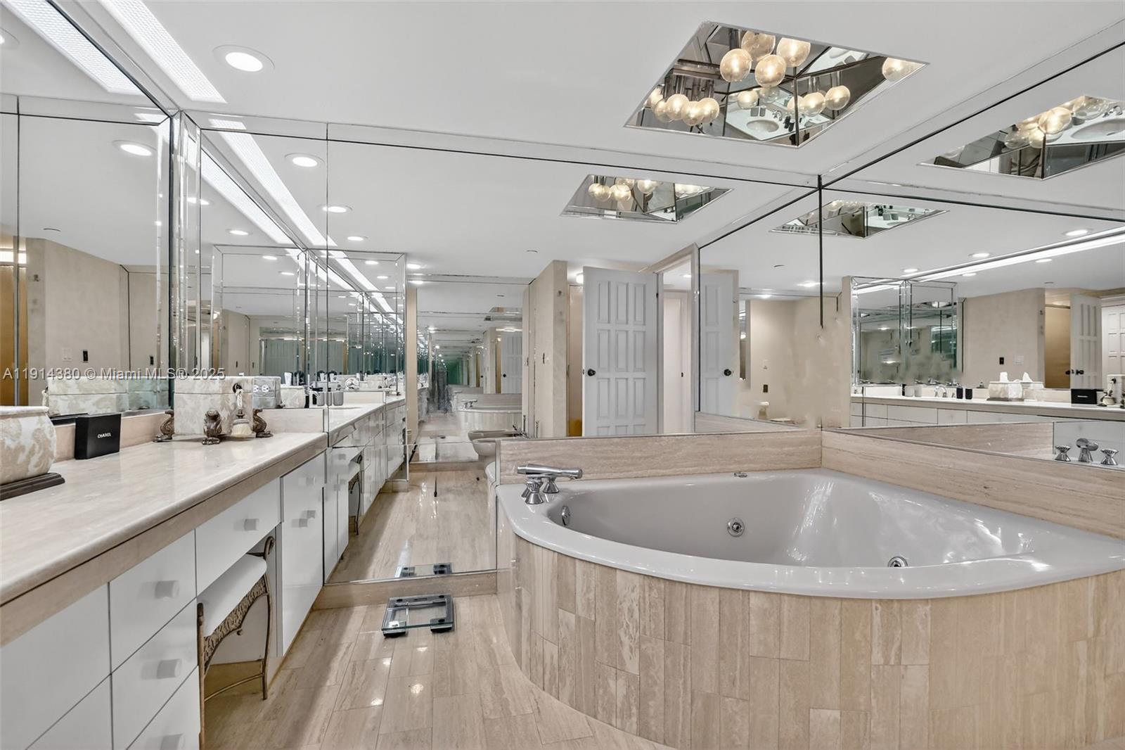 Aventura, Florida, 33180, United States, 3 Bedrooms Bedrooms, ,3 BathroomsBathrooms,Residential,For Sale,1994376