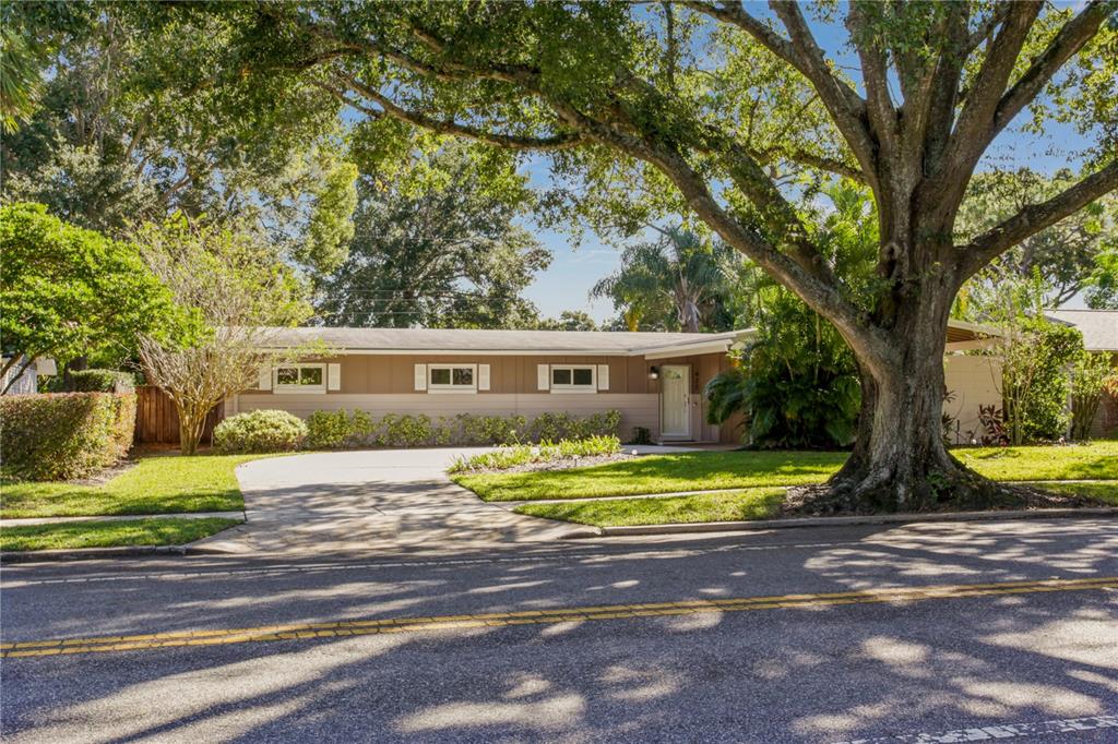 Winter Park, Florida, 32792, United States, 4 Bedrooms Bedrooms, ,2 BathroomsBathrooms,Residential,For Sale,1991999