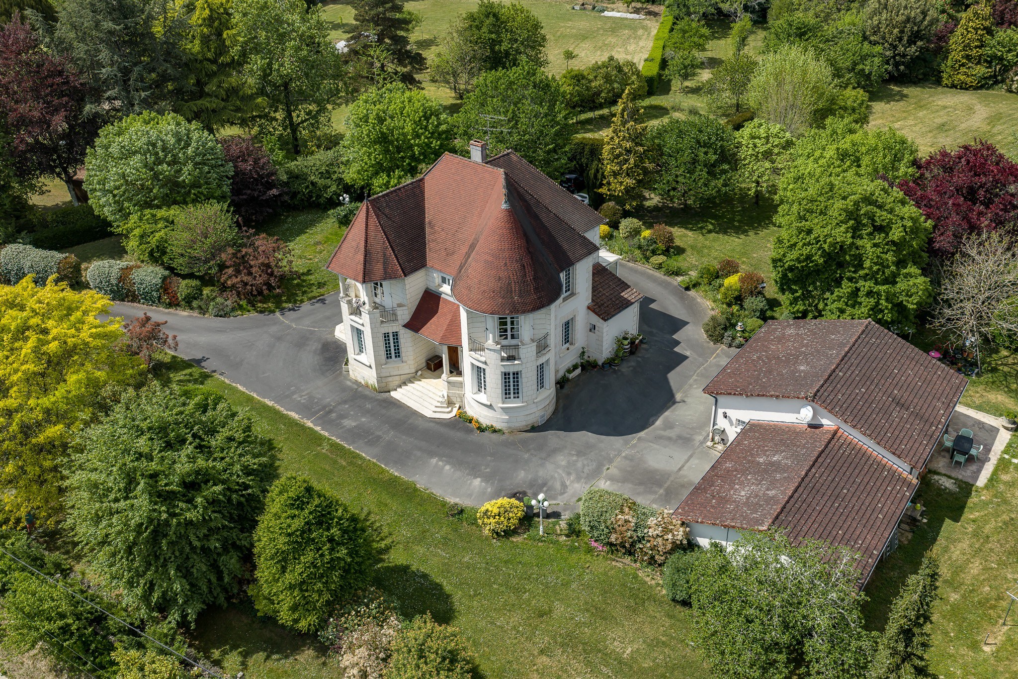  The Balance of Time: An Art Deco Manor House Set in Lush Greenery in Neuvic - 物件實景