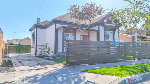 Los Angeles, California, 90044, United States, 3 Bedrooms Bedrooms, ,2 BathroomsBathrooms,Residential,For Sale,1887629