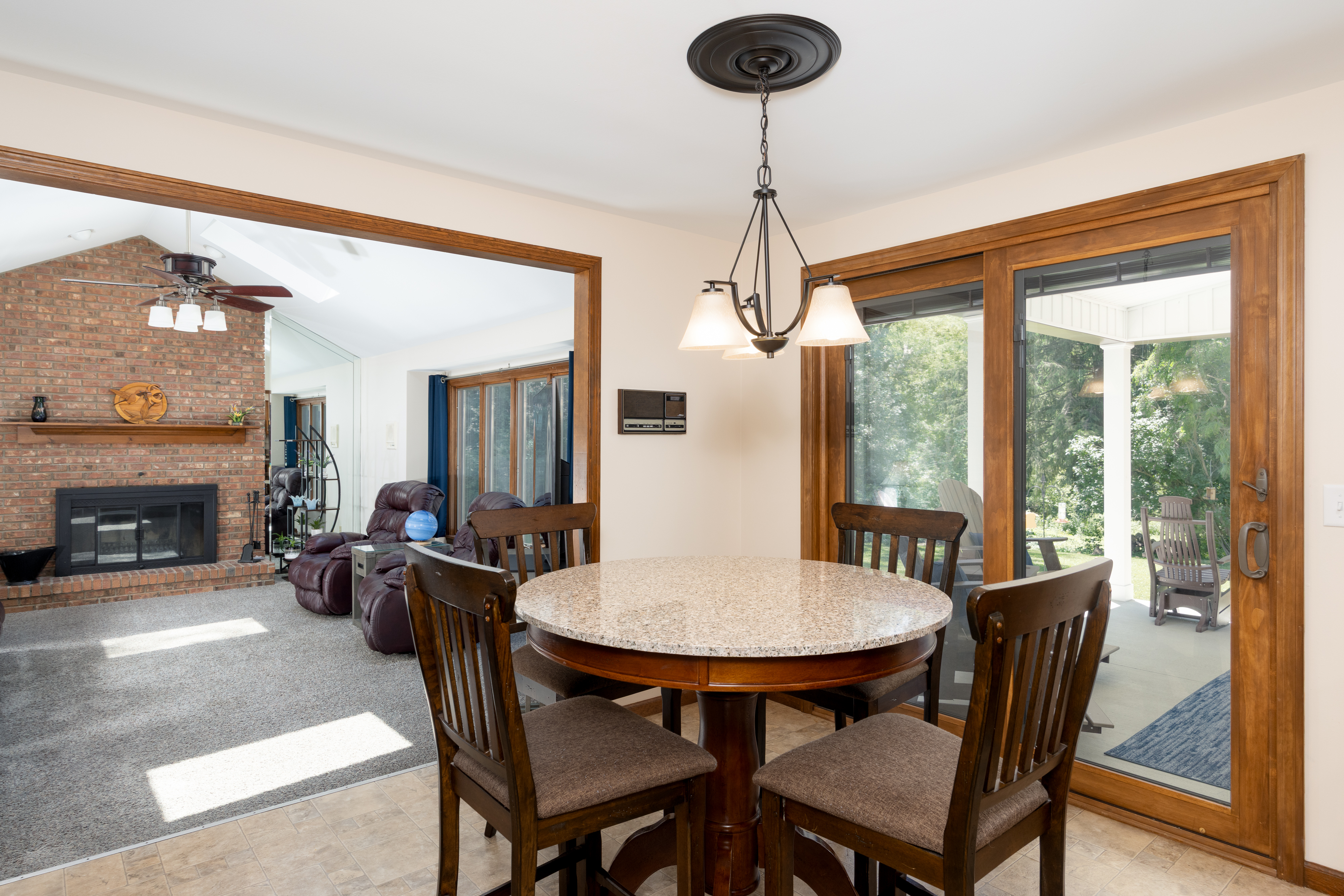  Beautifully Updated 3 Bedroom Colonial in Orchard Park - 物件實景