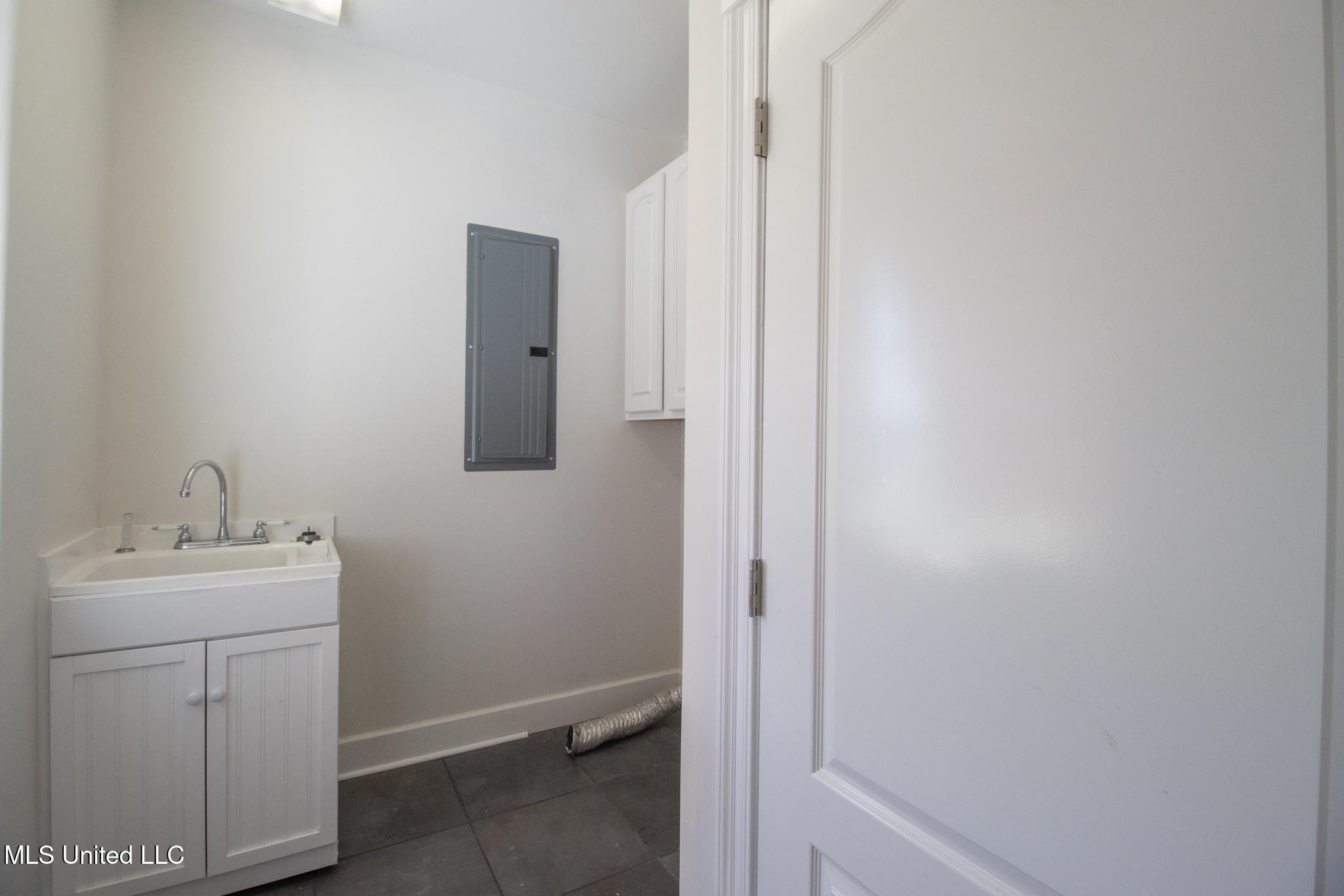 Gulfport, Mississippi, 39507, United States, 4 Bedrooms Bedrooms, ,3 BathroomsBathrooms,Residential,For Sale,1981808