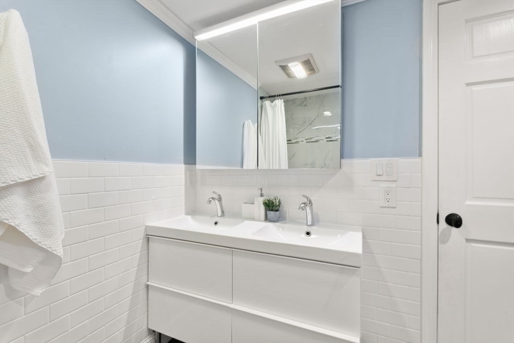Cambridge, Massachusetts, 02139, United States, 5 Bedrooms Bedrooms, ,3 BathroomsBathrooms,Residential,For Sale,1939167