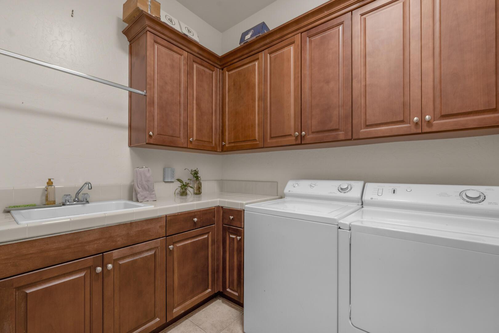 Visalia, California, 93291, United States, 4 Bedrooms Bedrooms, ,3 BathroomsBathrooms,Residential,For Sale,2009986