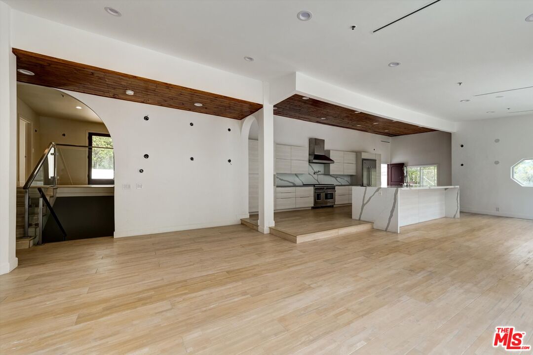Beverly Hills, California, 90210, United States, 8 Bedrooms Bedrooms, ,3 BathroomsBathrooms,Residential,For Sale,1916732