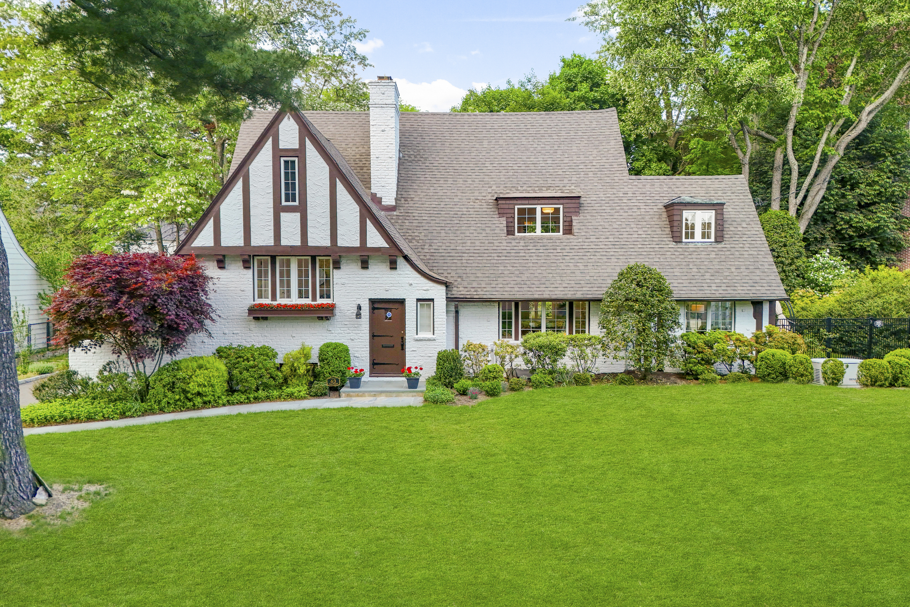  Storybook Greenhaven Tudor - 物件實景