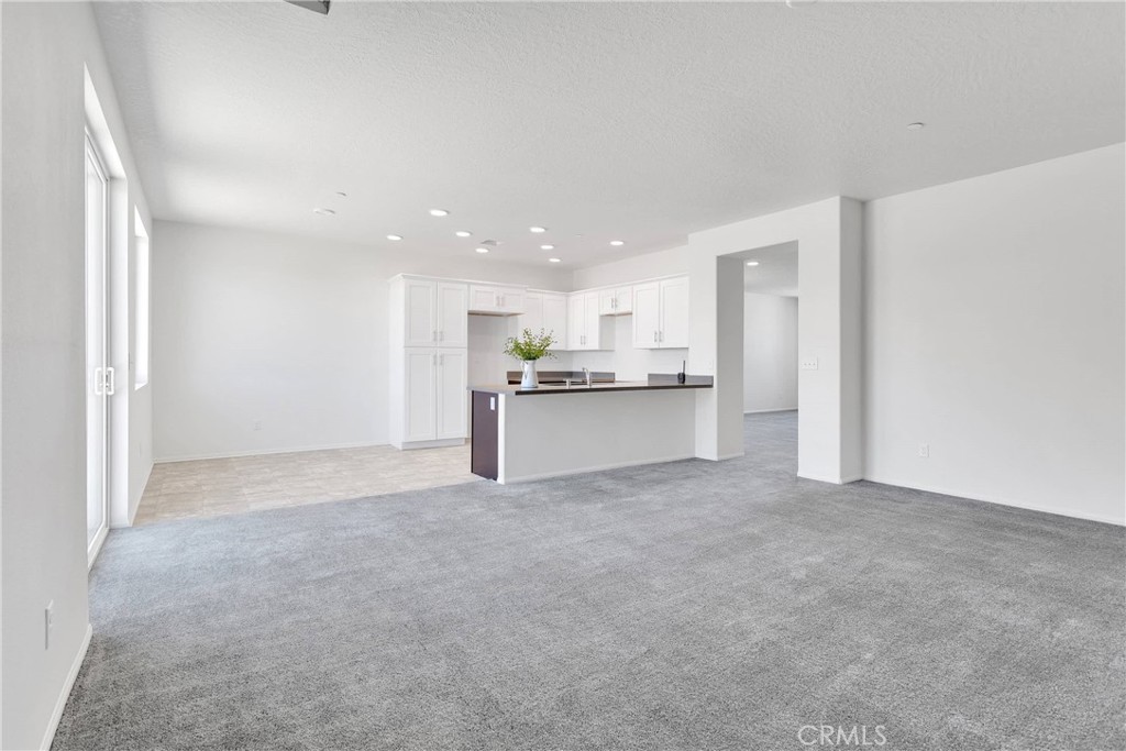 Victorville, California, 92395, United States, 3 Bedrooms Bedrooms, ,2 BathroomsBathrooms,Residential,For Sale,1865788