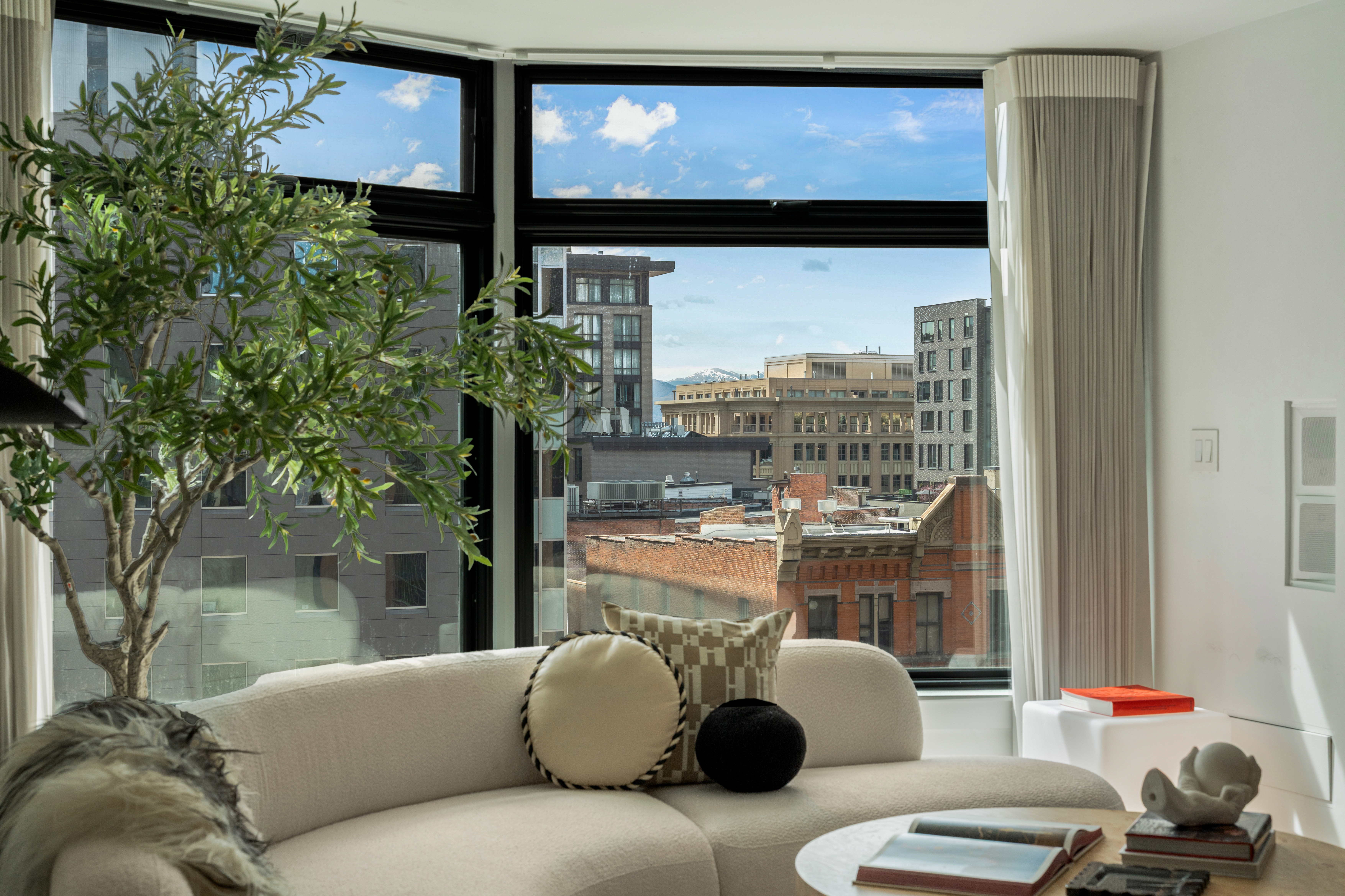  Skyline Luxury in LoDo: Sun-Filled 2BR Condo with Iconic Views - 物件實景