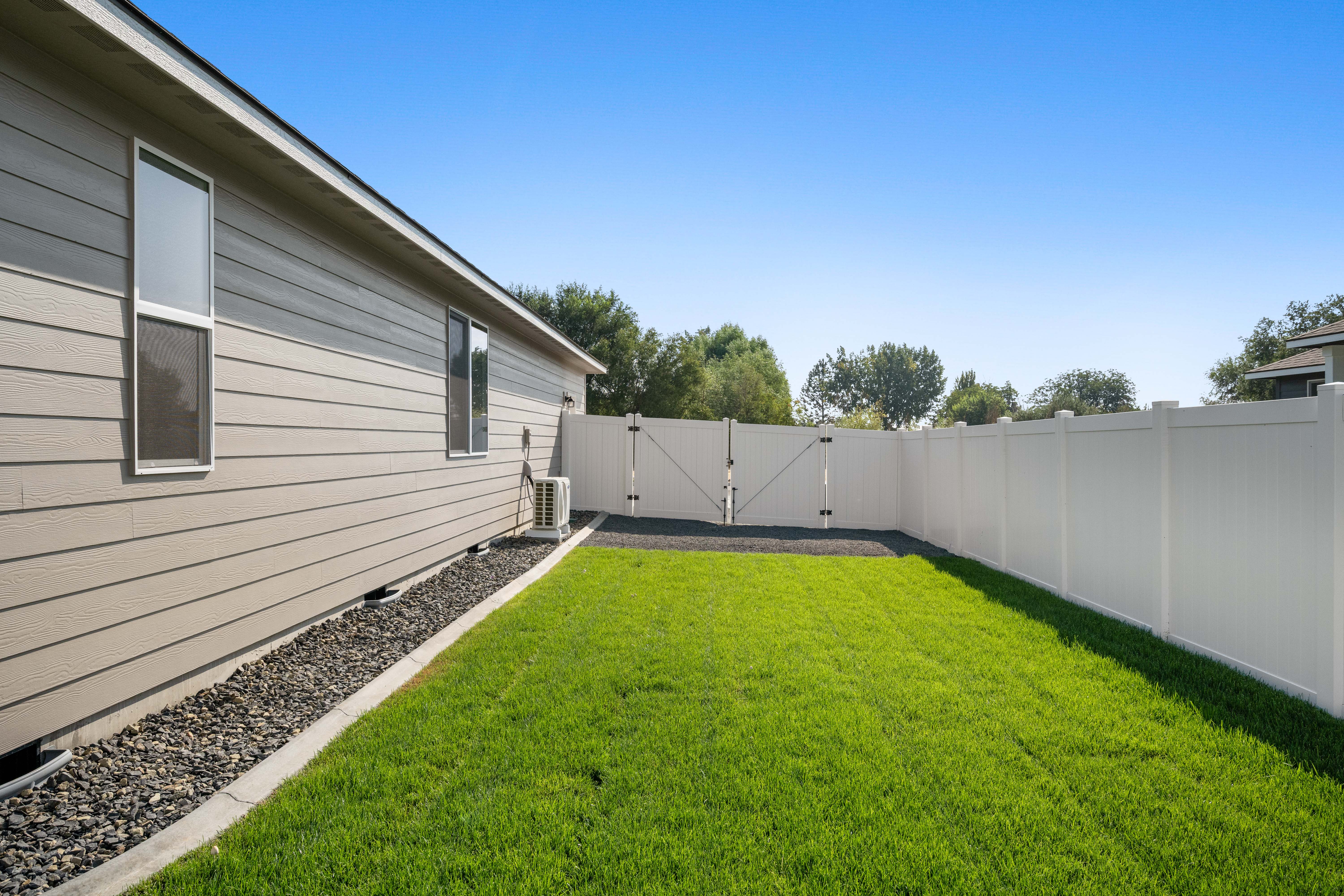  Fully Fenced, Fully Landscaped 4 Bedrooms - 物件實景