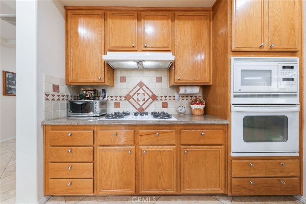 Riverside, California, 92503, United States, 5 Bedrooms Bedrooms, ,4 BathroomsBathrooms,Residential,For Sale,1849957