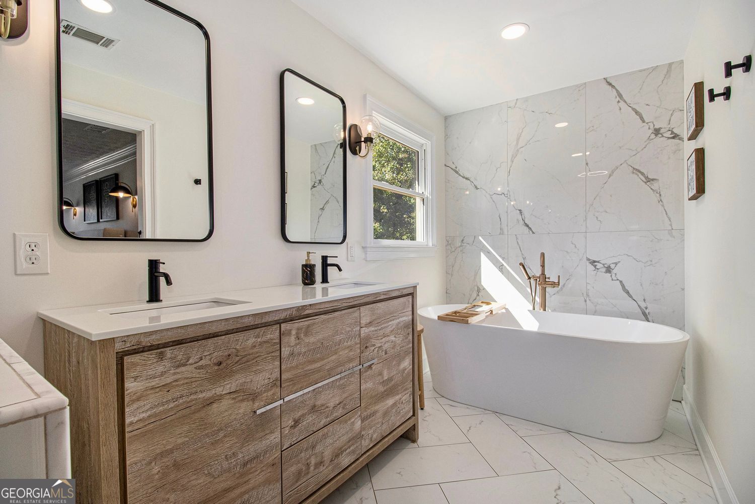 Alpharetta, Georgia, 30004, United States, 4 Bedrooms Bedrooms, ,3 BathroomsBathrooms,Residential,For Sale,1968344