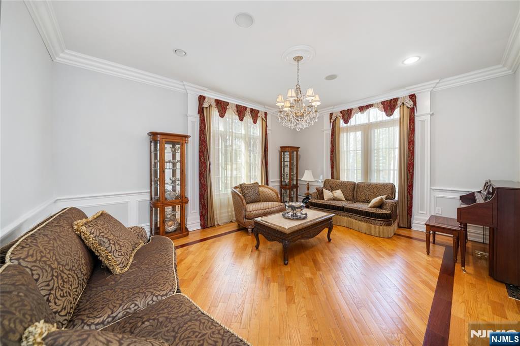 Fort Lee, New Jersey, 07024, United States, 6 Bedrooms Bedrooms, ,7 BathroomsBathrooms,Residential,For Sale,1891733