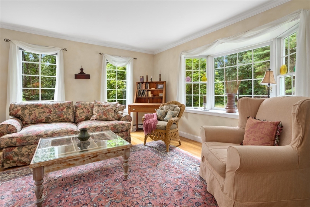 Middleton, Massachusetts, 01949, United States, 4 Bedrooms Bedrooms, ,3 BathroomsBathrooms,Residential,For Sale,1904457