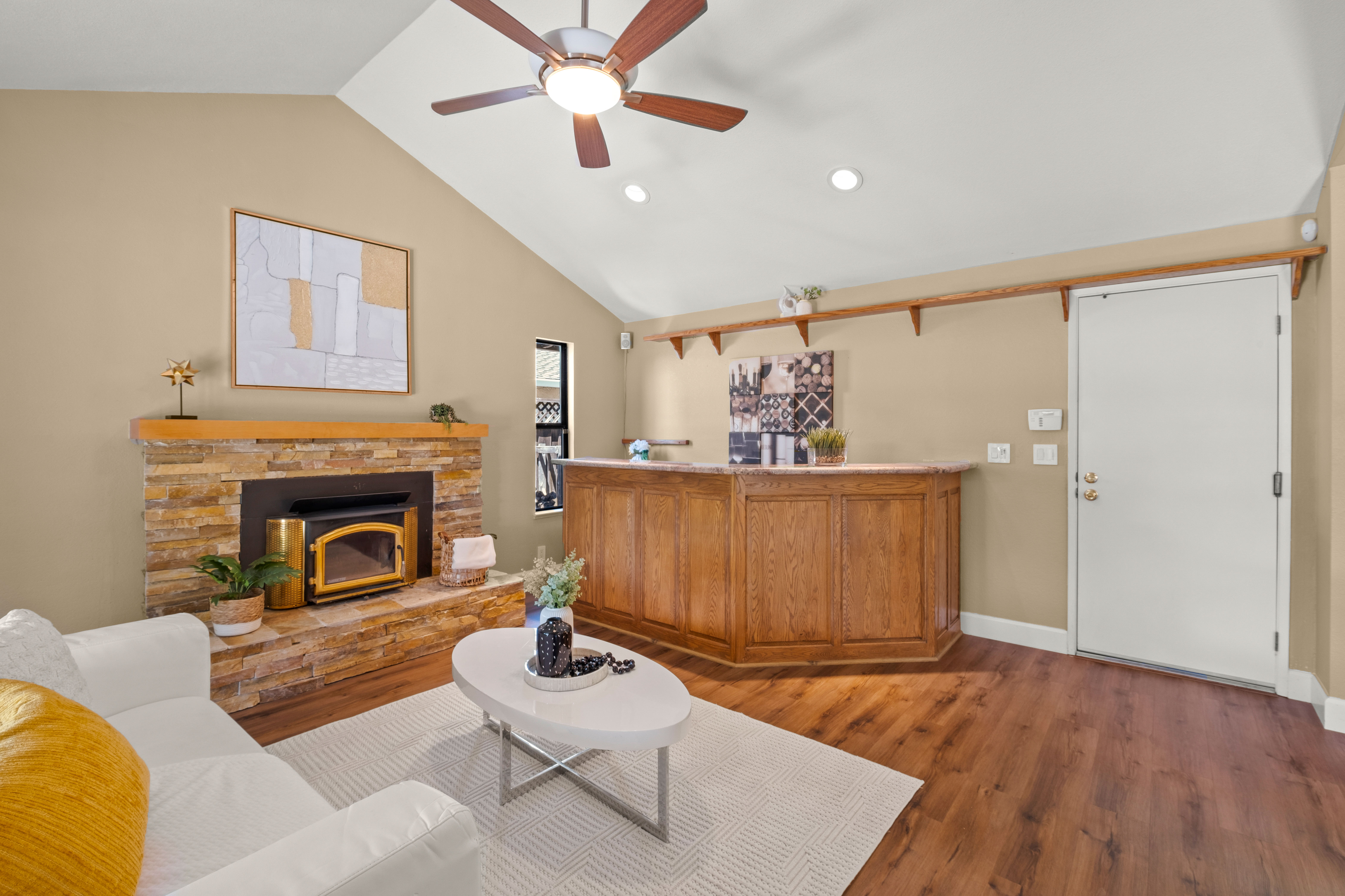 Beautifully Updated Pleasanton Single-Story with Custom Finishes - 物件實景