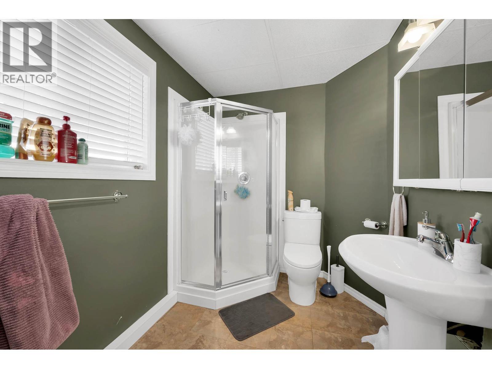 KAMLOOPS, British Columbia, V1S 1W2, CA, 6 Bedrooms Bedrooms, ,4 BathroomsBathrooms,Residential,For Sale,1950563