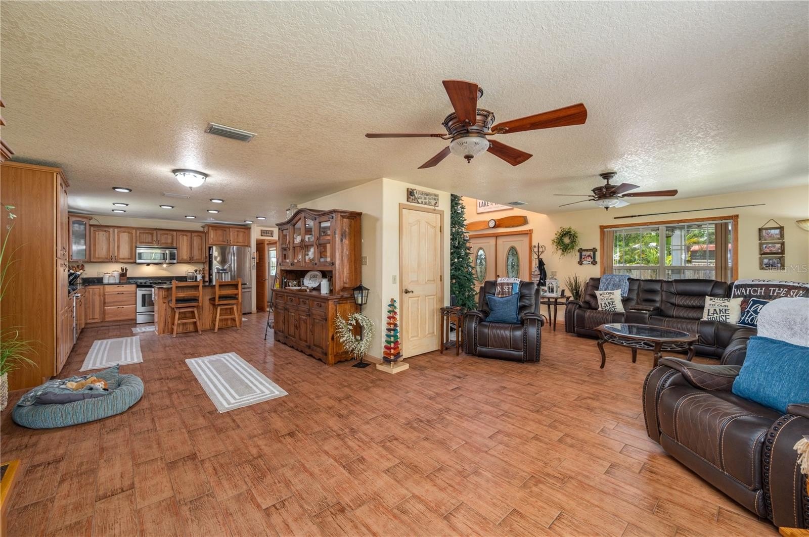 LAKE WALES, Florida, 33898, United States, 3 Bedrooms Bedrooms, ,3 BathroomsBathrooms,Residential,For Sale,1846295