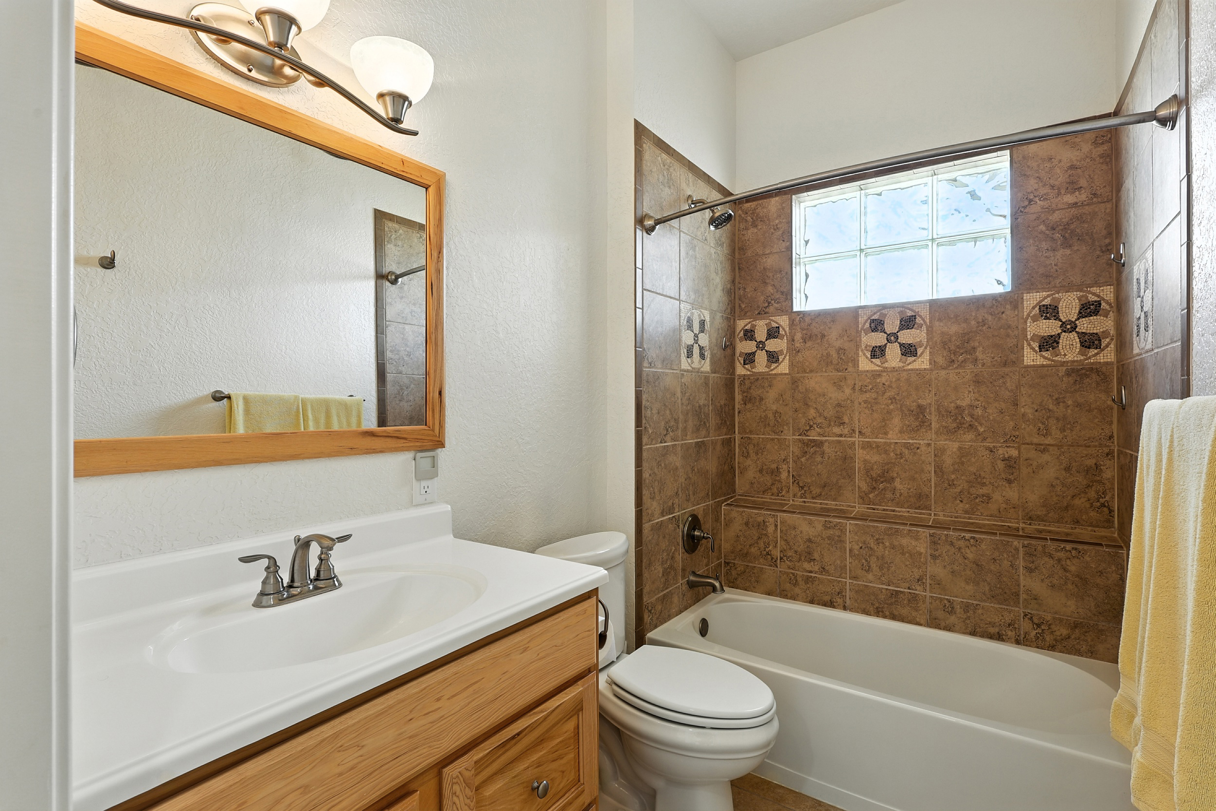 Belen, New Mexico, 87002, United States, 3 Bedrooms Bedrooms, ,3 BathroomsBathrooms,Residential,For Sale,1973805