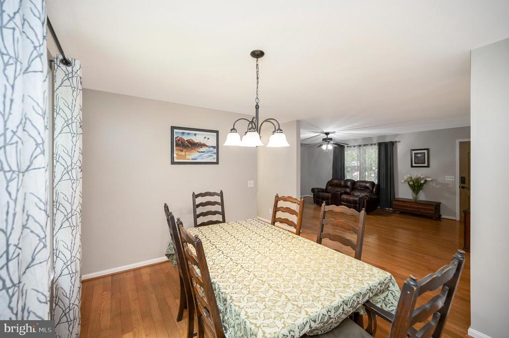 Fredericksburg, Virginia, 22406, United States, 3 Bedrooms Bedrooms, ,2 BathroomsBathrooms,Residential,For Sale,2049336