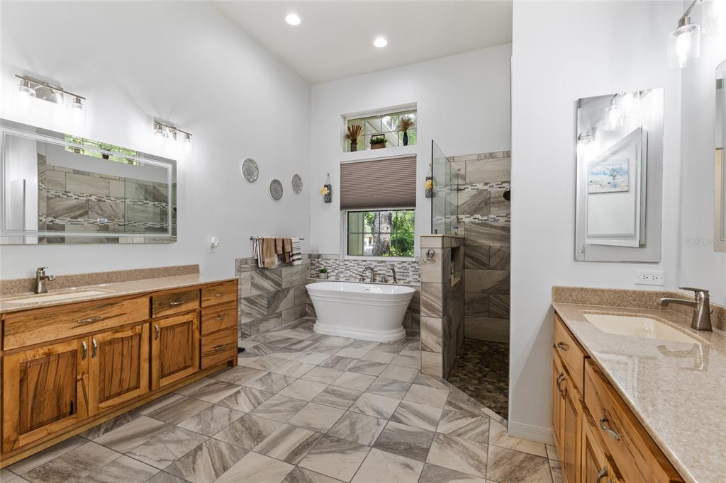 Gainesville, Florida, 32608, United States, 5 Bedrooms Bedrooms, ,4 BathroomsBathrooms,Residential,For Sale,1895414