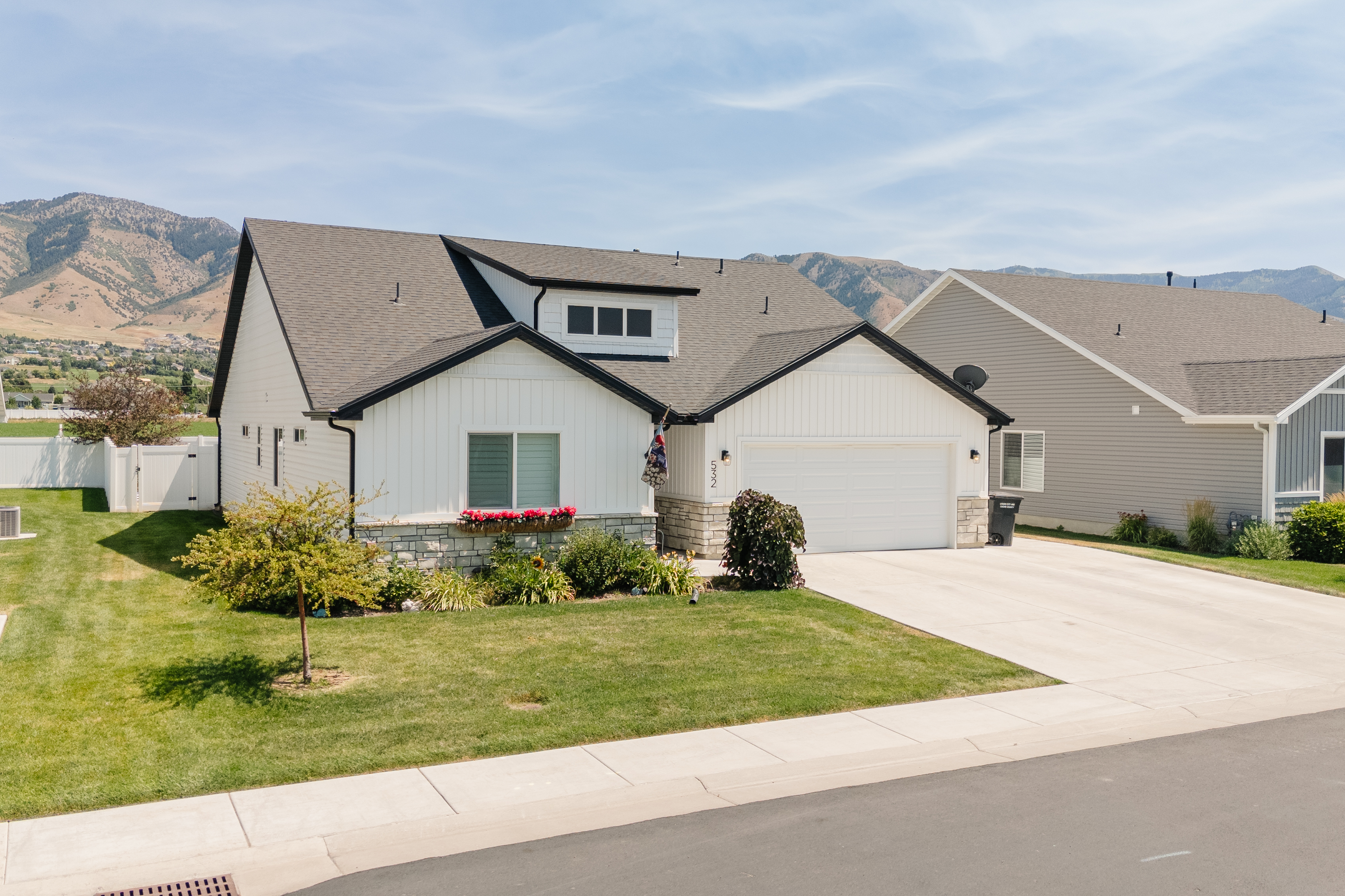 Hyde Park, Utah, 84318, United States, 4 Bedrooms Bedrooms, ,4 BathroomsBathrooms,Residential,For Sale,1921170