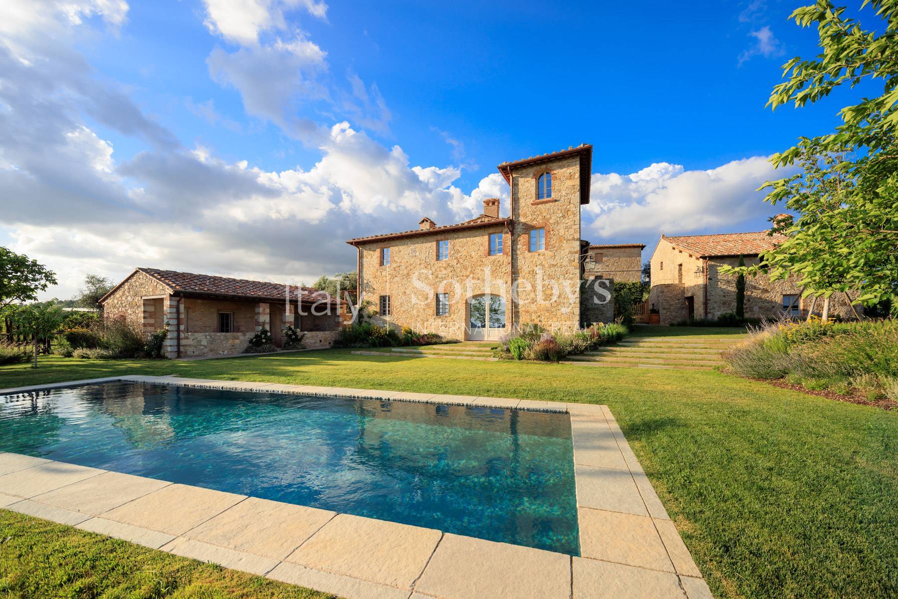  A prestigious wine estate with villa, pool and church - 物件實景