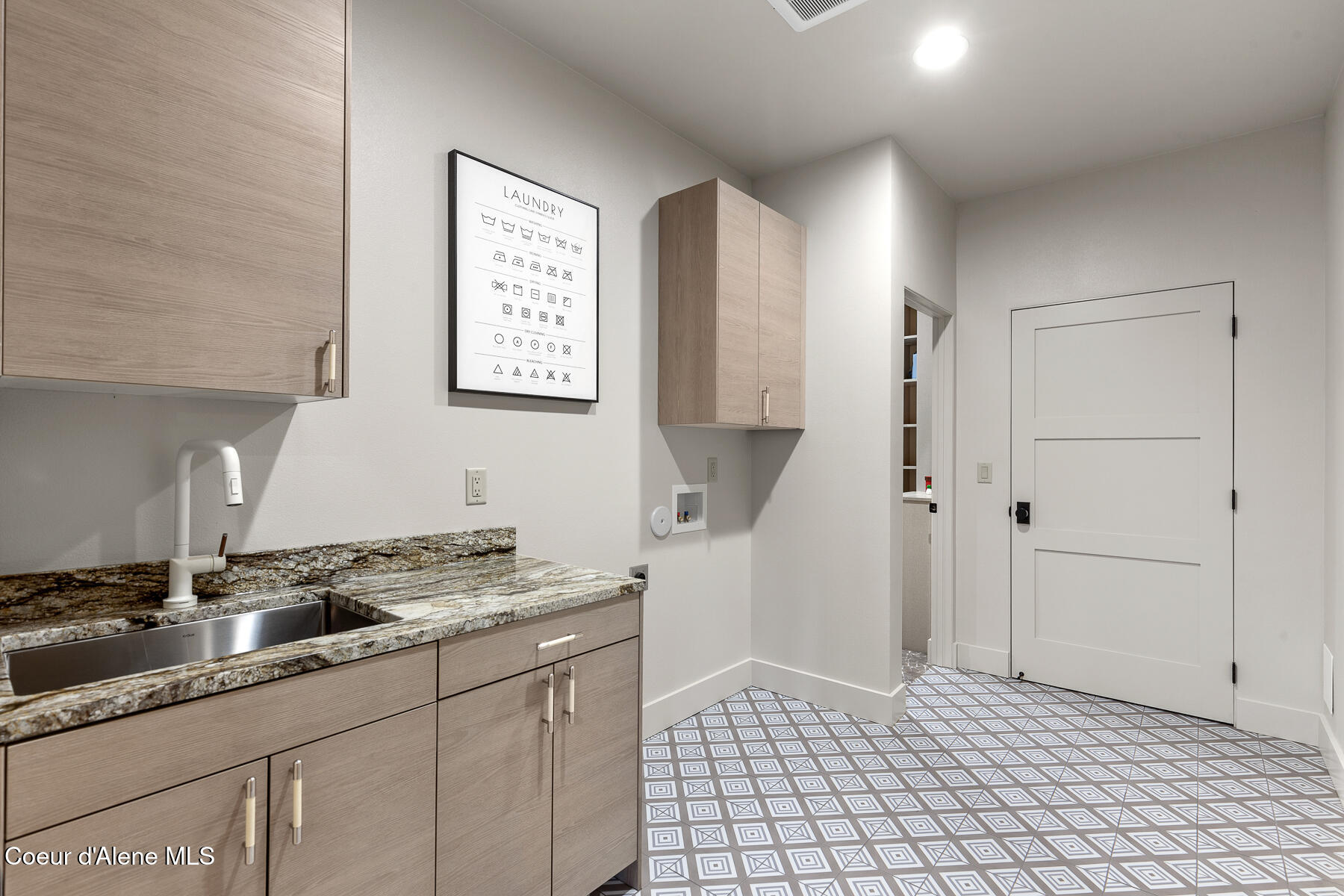 Coeur d'Alene, Idaho, 83814, United States, 4 Bedrooms Bedrooms, ,5 BathroomsBathrooms,Residential,For Sale,2037793